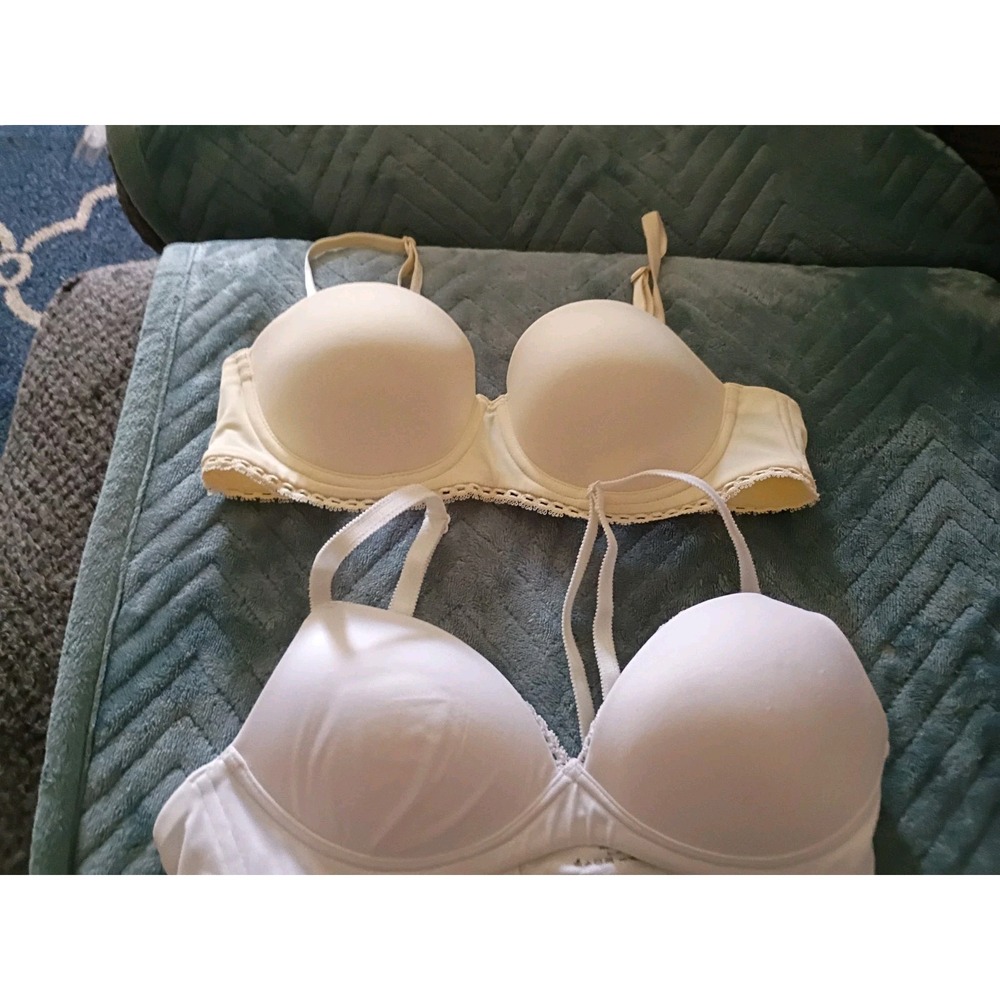 2 Woman's Size 32A Bras Calvin Klein And Warners White/ Lt Beige